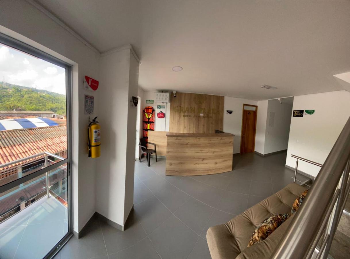 Hotel Gran Plaza San Rafael ซานราฟาเอล ภายนอก รูปภาพ